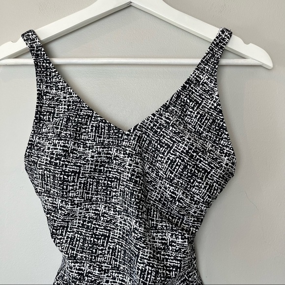 Speedo One Piece Swimsuit Black and White Crisscross Pattern - Picture 2 of 10